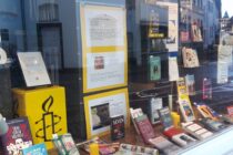 Der Kampf gegen die Todesstrafe ist diesmal Thema der Schaufenstergesteltung.